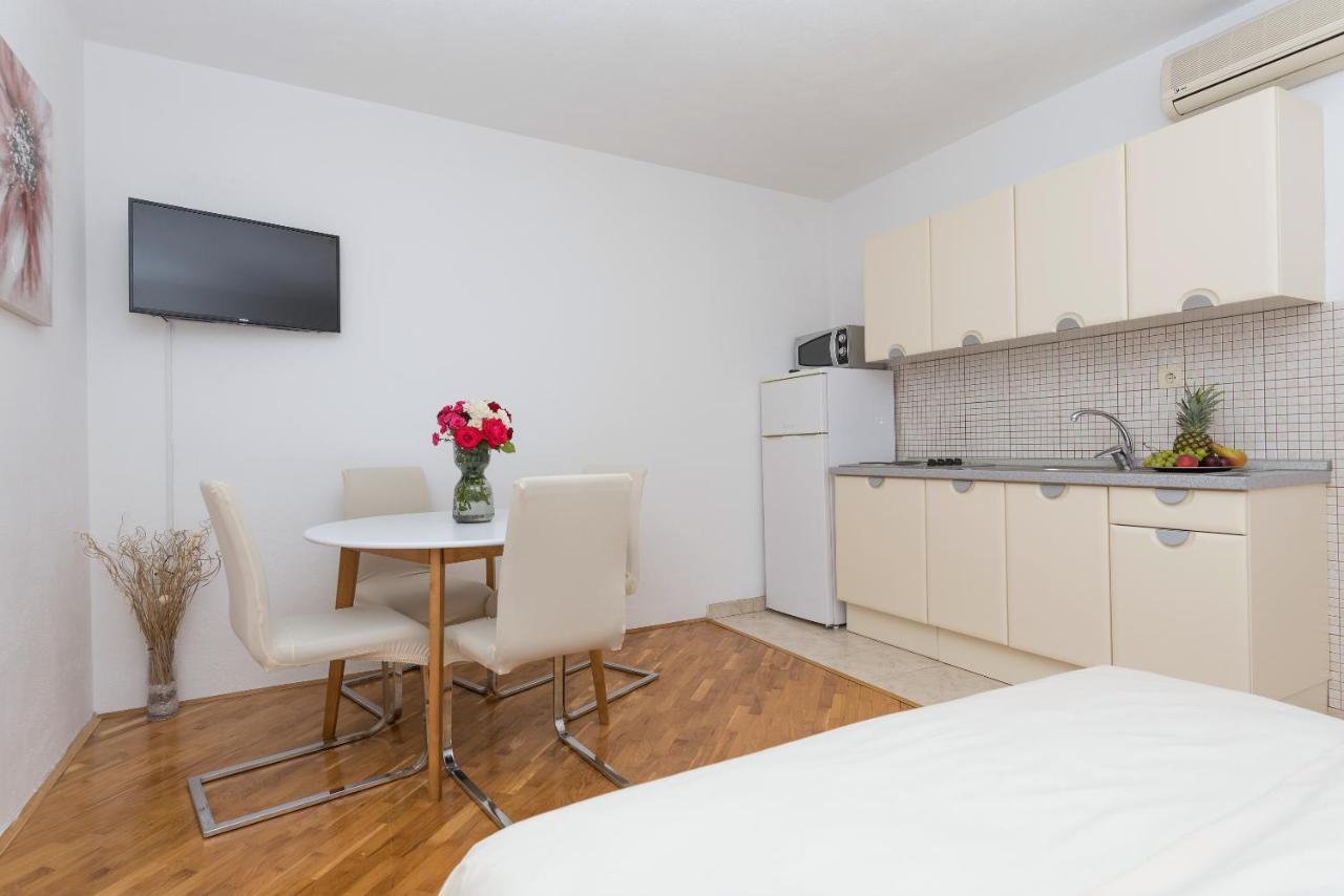 Skiljini Dvori - Apartman Makarska Kültér fotó